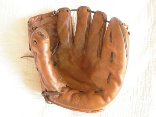 Don Mossi Nokona DM Front